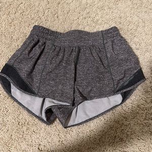 Lululemon gray size 4 low rise 2.5 inch hotty hot shorts